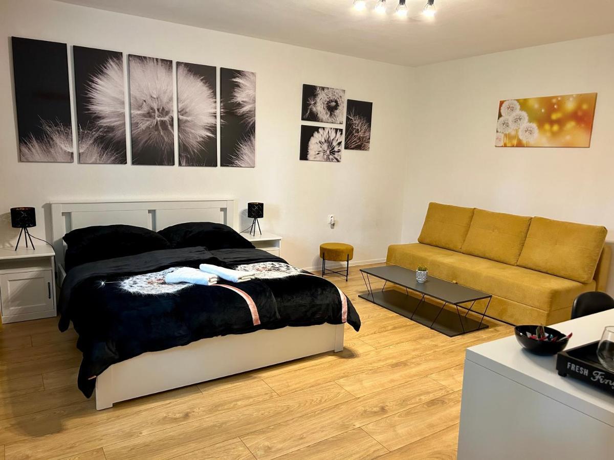 Studio Apartment Dandelion Pozsony Kültér fotó
